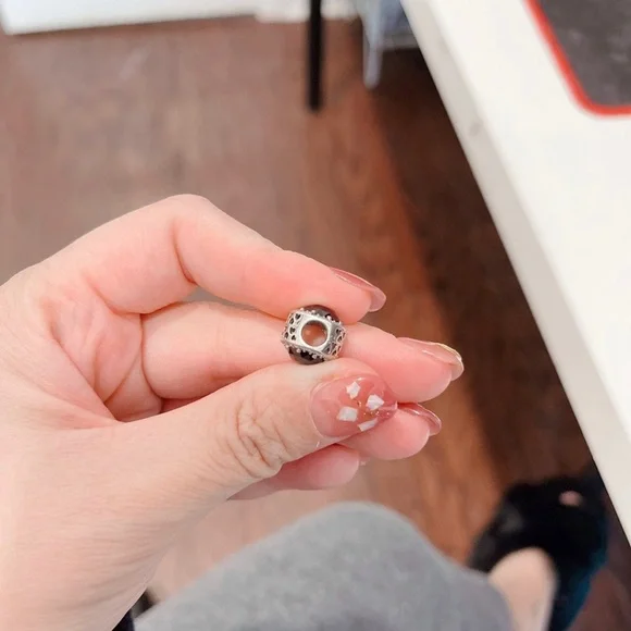 Pandora limited edition Sparkling Dark Blue crystal Charm /NWT - Picture 3 of 5